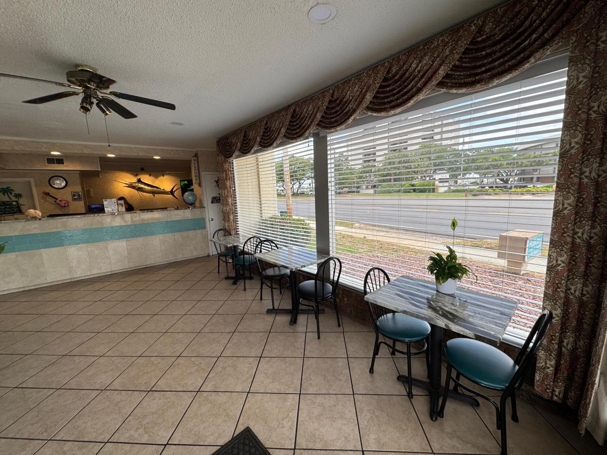 Hole Inn The Wall Hotel - Fort Walton Beach - Sunset Plaza - Nearby Beaches & Hurlburt Exterior photo