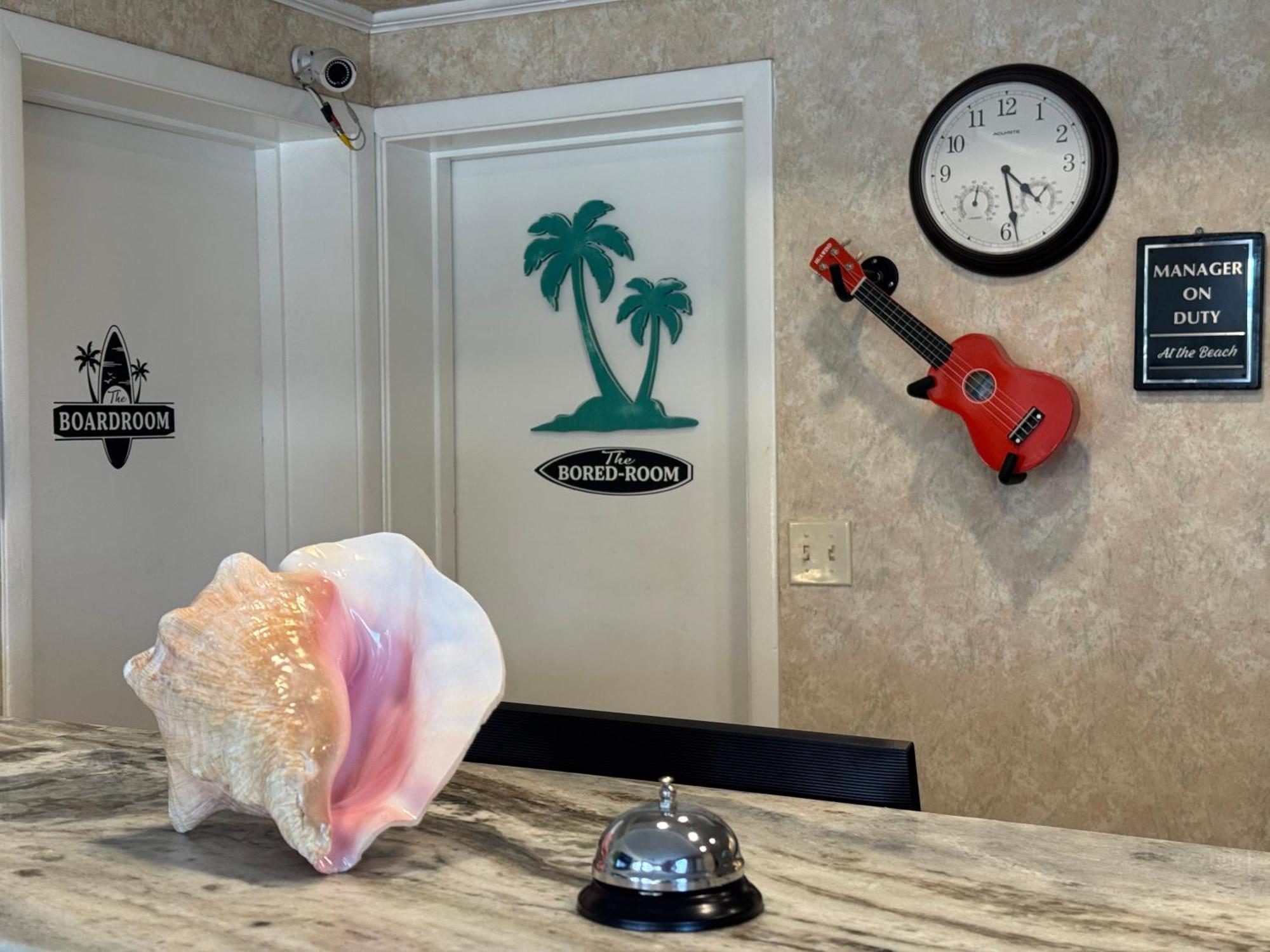 Hole Inn The Wall Hotel - Fort Walton Beach - Sunset Plaza - Nearby Beaches & Hurlburt Exterior photo